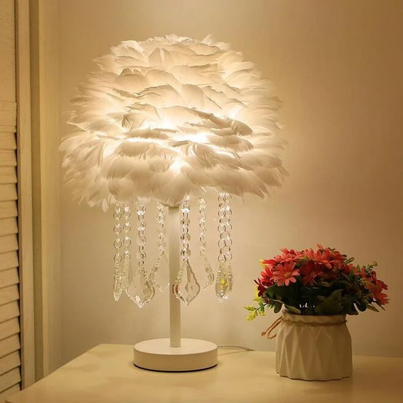 Feimefeiyou-Lámpara de mesa de cristal de plumas para sala de estar, luz de cabecera moderna para dormitorio, Art Deco, pabellón para el hogar