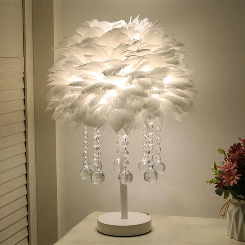 Feimefeiyou-Lámpara de mesa de cristal de plumas para sala de estar, luz de cabecera moderna para dormitorio, Art Deco, pabellón para el hogar