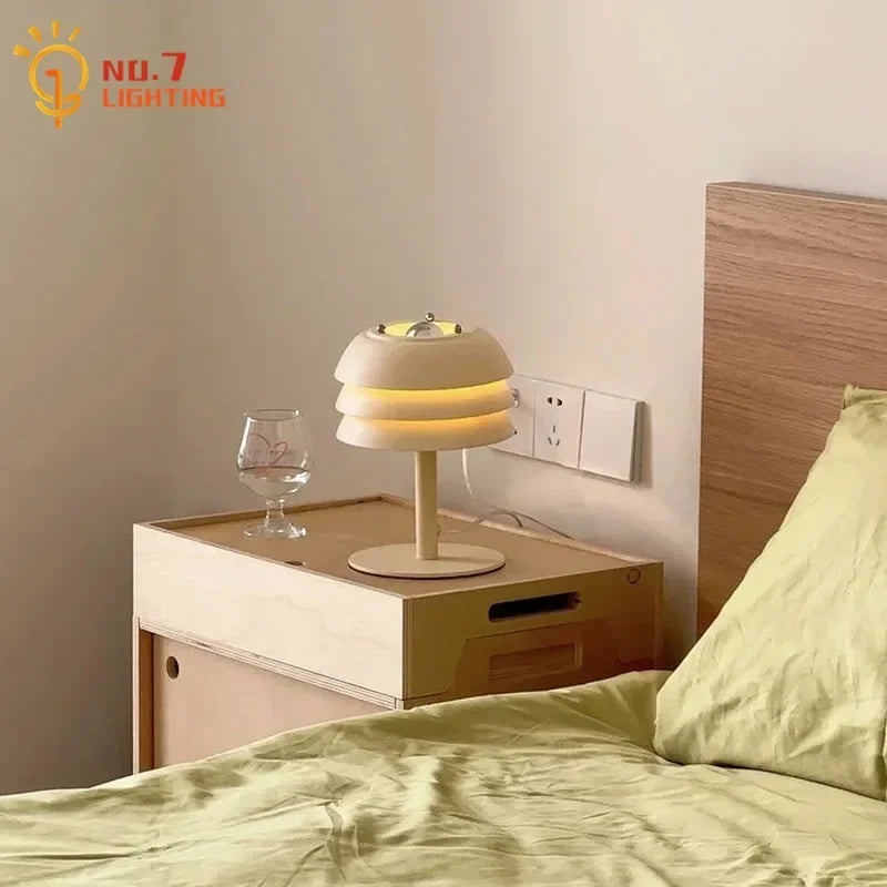 Lámpara de mesa de viento crema Medieval de diseño francés LED E27 atmósfera cálida luces de escritorio mesita de noche dormitorio estudio cocina sala de estar cafetería