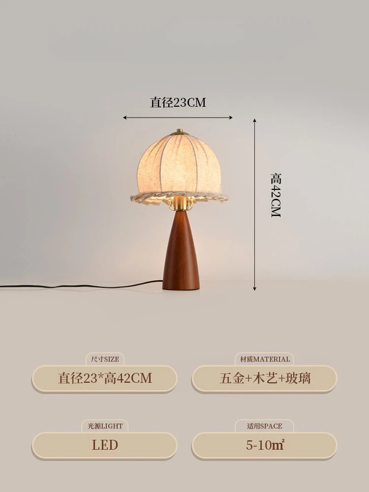 Lámpara de mesa de madera de diseño Medieval Retro francés, brillo dorado LED, luces de escritorio de lujo americanas, dormitorio, mesita de noche, sala de estar, Bar de estudio