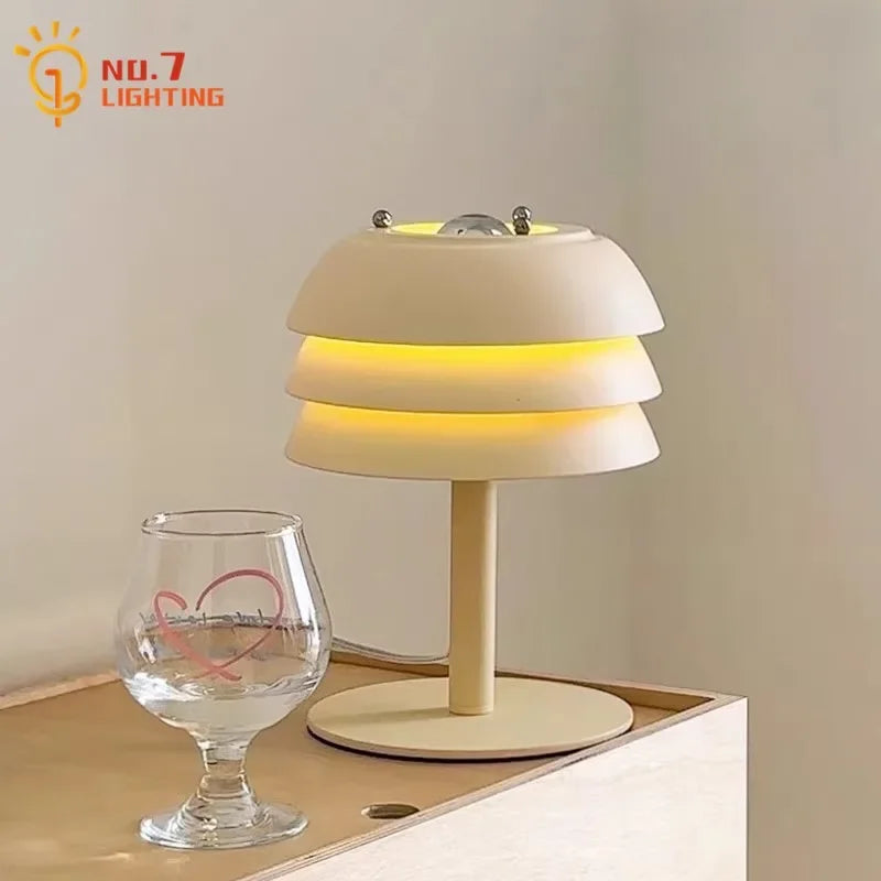 Lámpara de mesa de viento crema Medieval de diseño francés LED E27 atmósfera cálida luces de escritorio mesita de noche dormitorio estudio cocina sala de estar cafetería