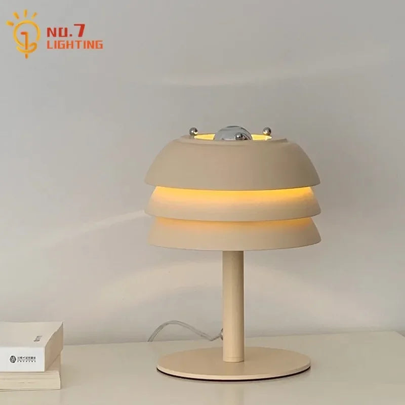 Lámpara de mesa de viento crema Medieval de diseño francés LED E27 atmósfera cálida luces de escritorio mesita de noche dormitorio estudio cocina sala de estar cafetería