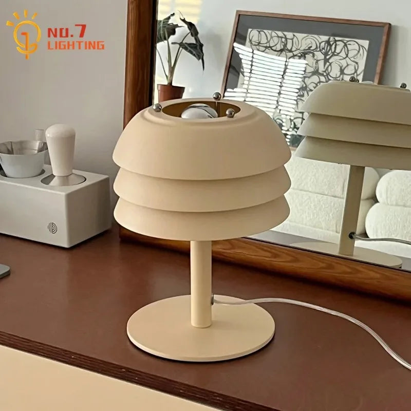Lámpara de mesa de viento crema Medieval de diseño francés LED E27 atmósfera cálida luces de escritorio mesita de noche dormitorio estudio cocina sala de estar cafetería