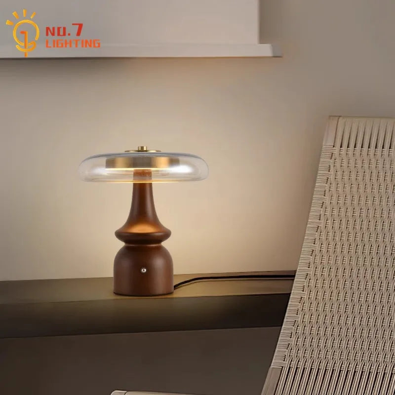 Lámpara de mesa de madera de diseño Medieval Retro francés, brillo dorado LED, luces de escritorio de lujo americanas, dormitorio, mesita de noche, sala de estar, Bar de estudio